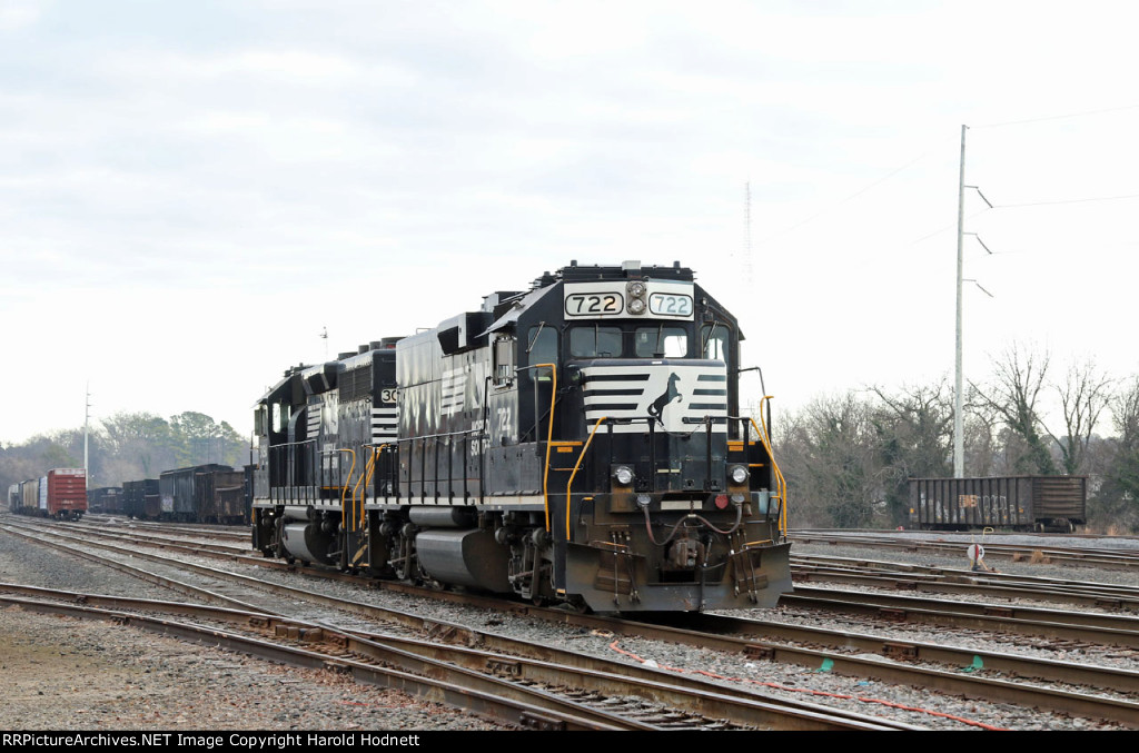 NS 722 & 3094 in Glenwood Yard outside the yard tower